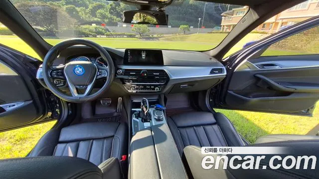 BMW 5-Series 2017 thumb 7