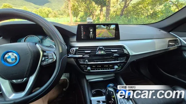 BMW 5-Series 2017 thumb 9