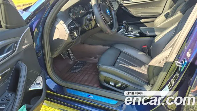 BMW 5-Series 2017 thumb 10