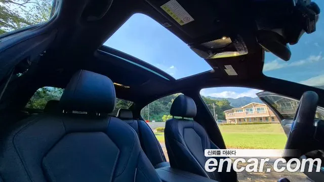 BMW 5-Series 2017 thumb 11