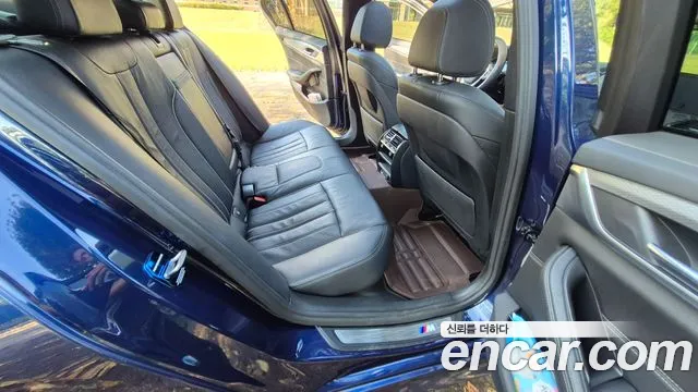 BMW 5-Series 2017 thumb 12