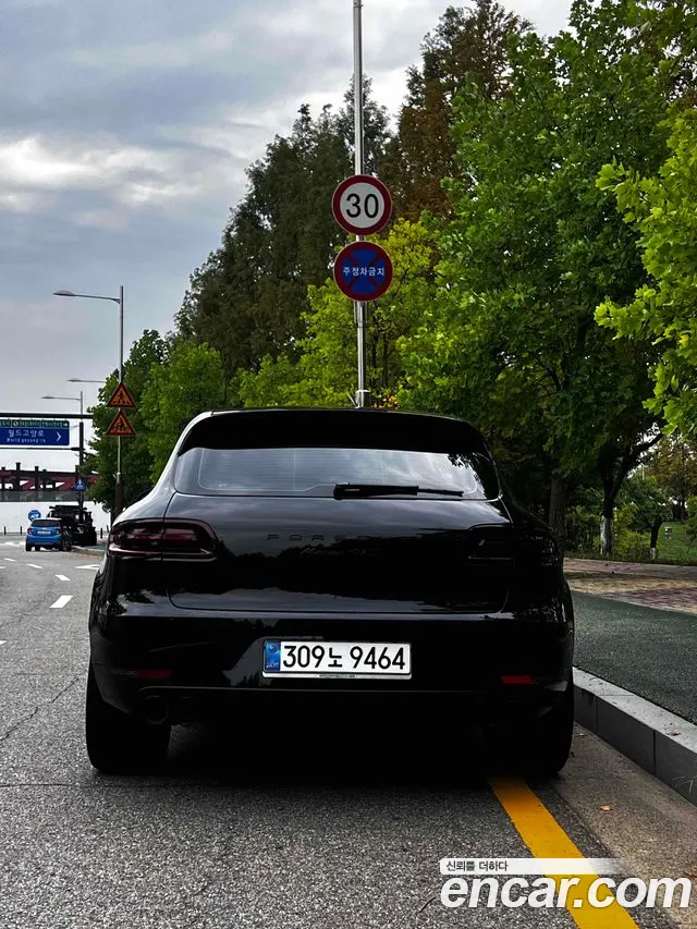 Porsche Macan 2016 thumb 4