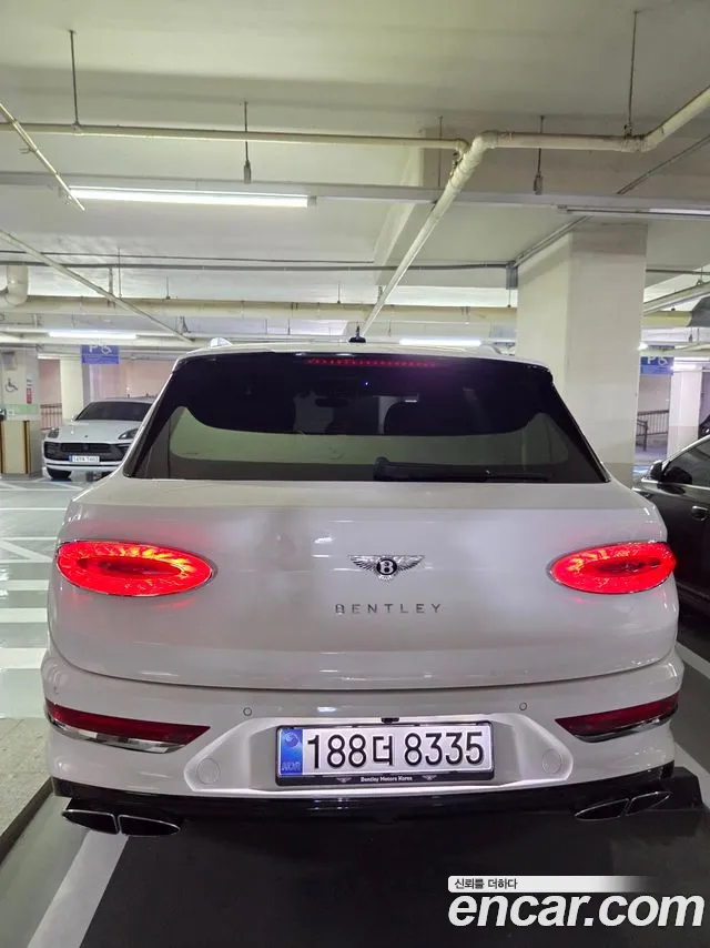 Bentley Bentayga 2021 thumb 2
