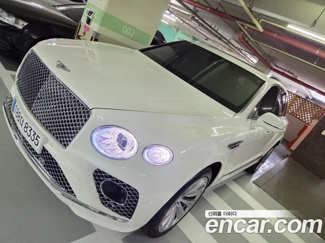 Bentley Bentayga 2021 thumb 3
