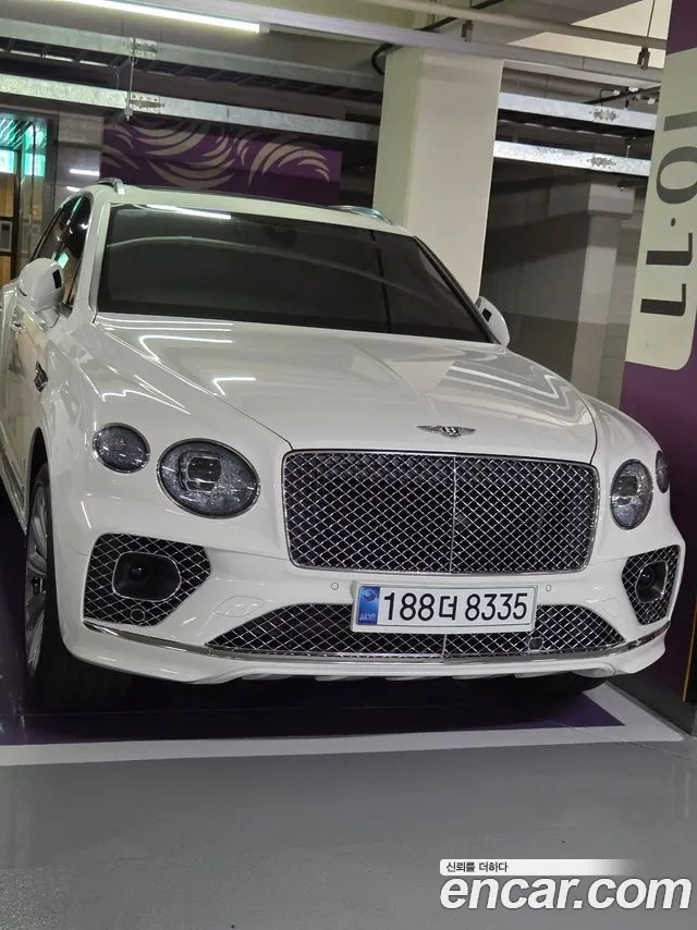 Bentley Bentayga 2021 thumb 6
