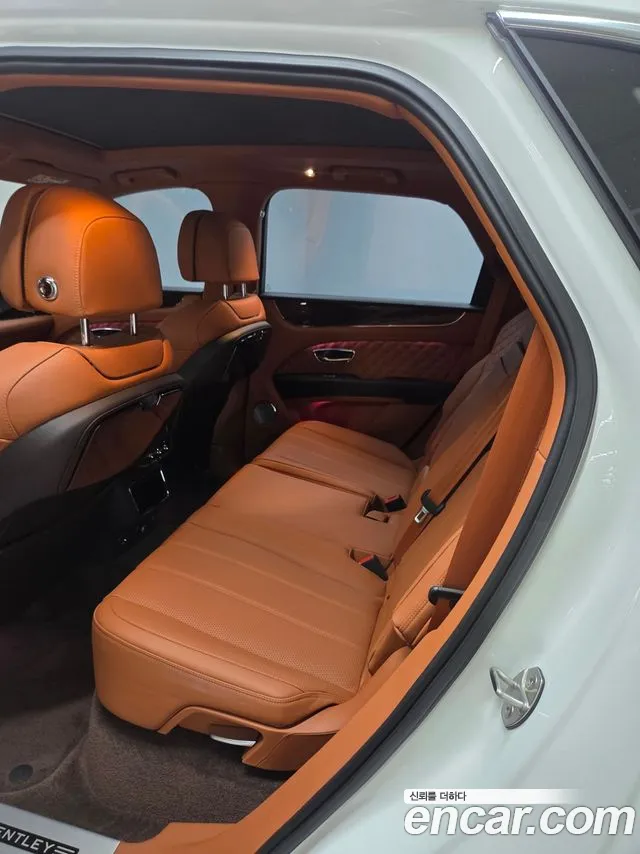 Bentley Bentayga 2021 thumb 8