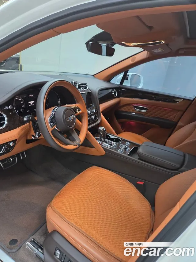 Bentley Bentayga 2021 thumb 9