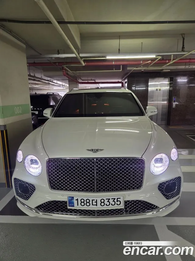 Bentley Bentayga 2021 thumb 12
