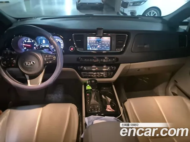 Kia Carnival 2015 thumb 7