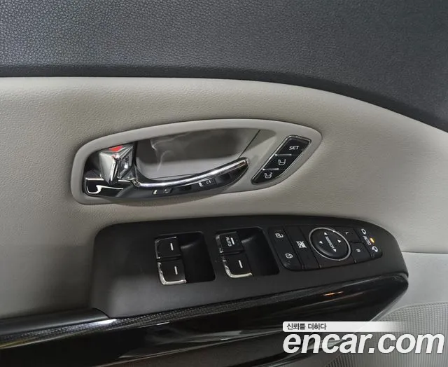 Kia Carnival 2015 thumb 12