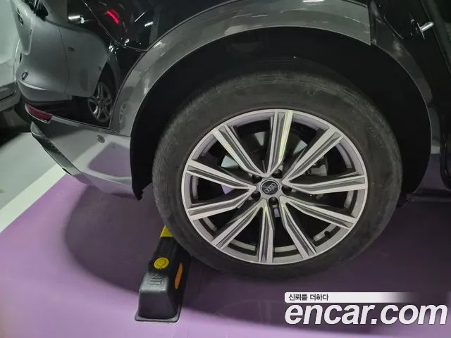 Audi Q8 2021 thumb 8
