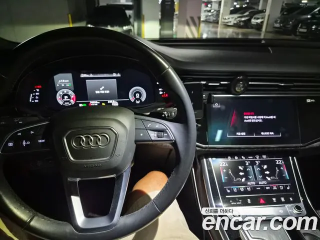 Audi Q8 2021 thumb 9