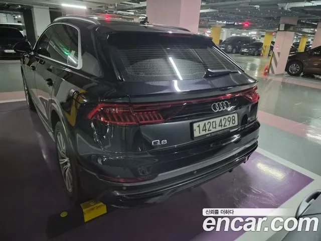 Audi Q8 2021 thumb 10