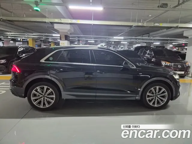 Audi Q8 2021 thumb 11
