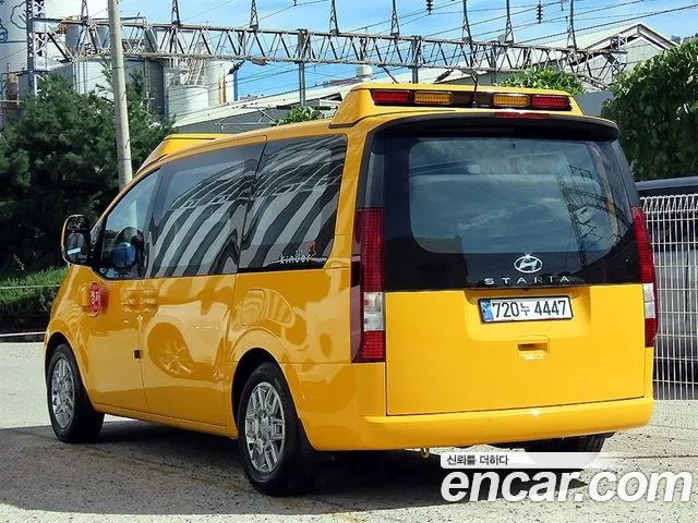 Hyundai Staria 2023 thumb 3