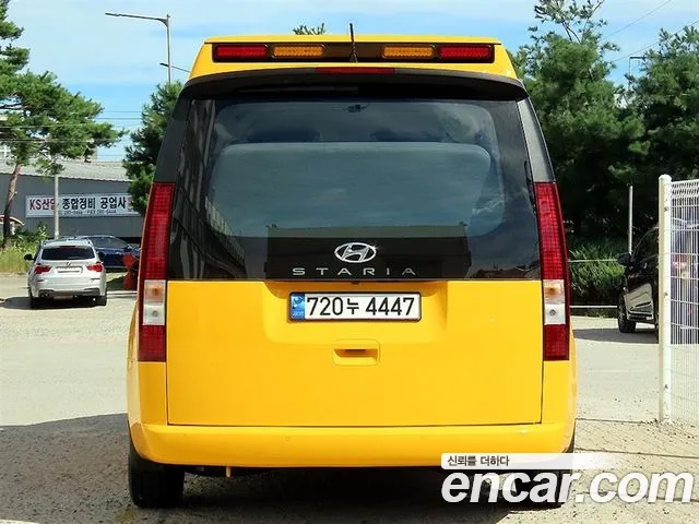Hyundai Staria 2023 thumb 4