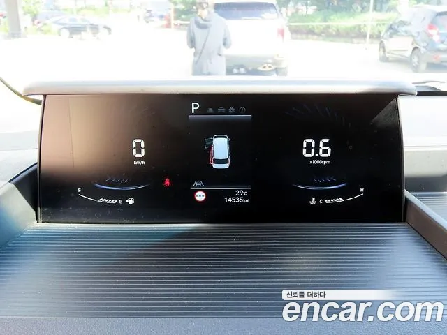 Hyundai Staria 2023 thumb 10
