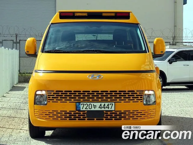 Hyundai Staria 2023 thumb 11