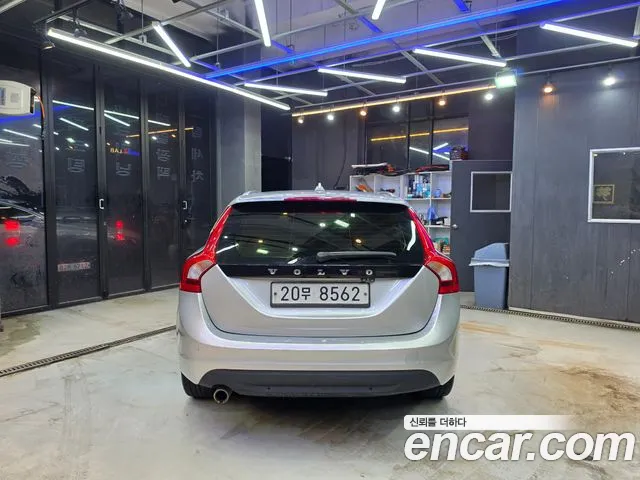 Volvo V60 2012 thumb 2