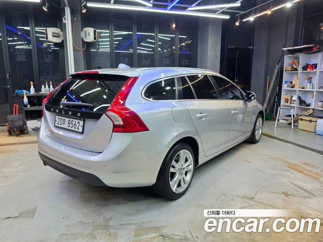 Volvo V60 2012 thumb 4