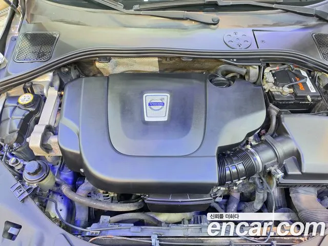 Volvo V60 2012 thumb 6