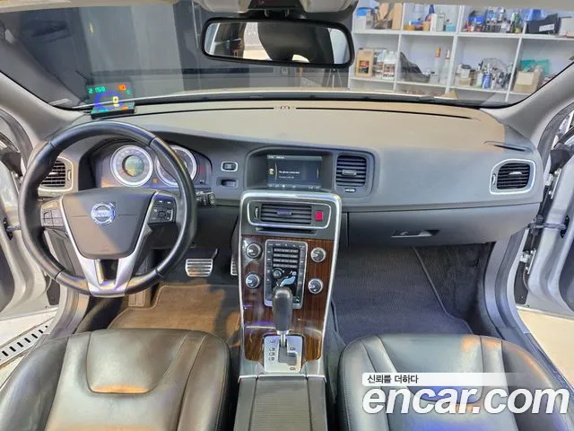 Volvo V60 2012 thumb 7