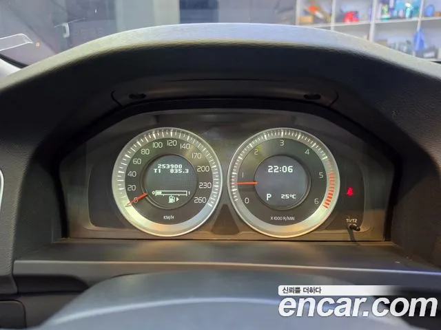 Volvo V60 2012 thumb 8