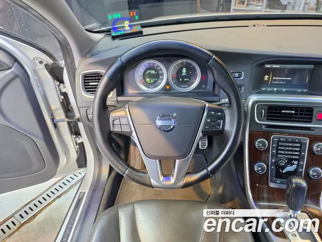 Volvo V60 2012 thumb 9