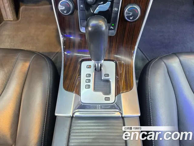 Volvo V60 2012 thumb 10