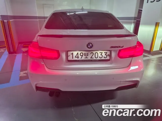 BMW 3-Series 2018 thumb 2