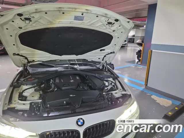 BMW 3-Series 2018 thumb 6