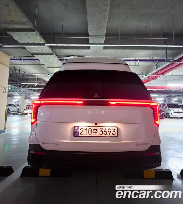 Kia Carnival 2024 thumb 2