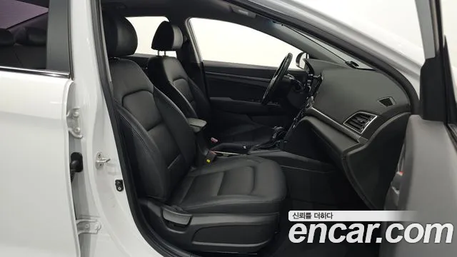 Hyundai Avante 2016 thumb 10