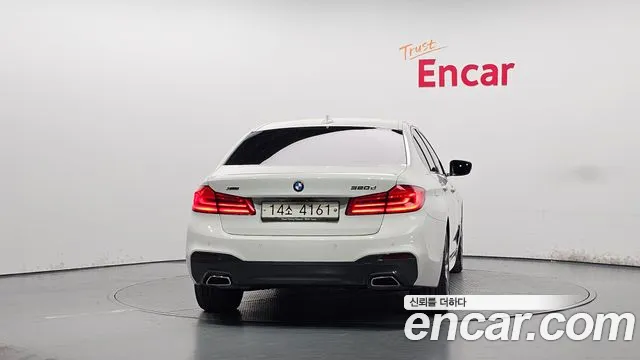 BMW 5-Series 2017 thumb 3