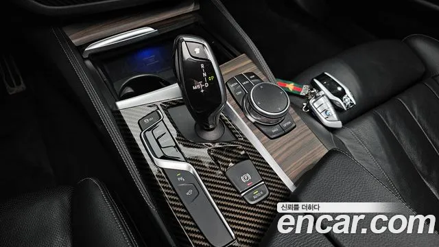 BMW 5-Series 2017 thumb 8