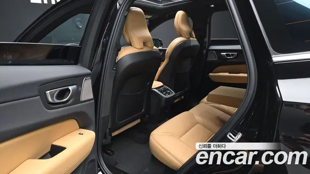 Volvo XC60 2023 thumb 10