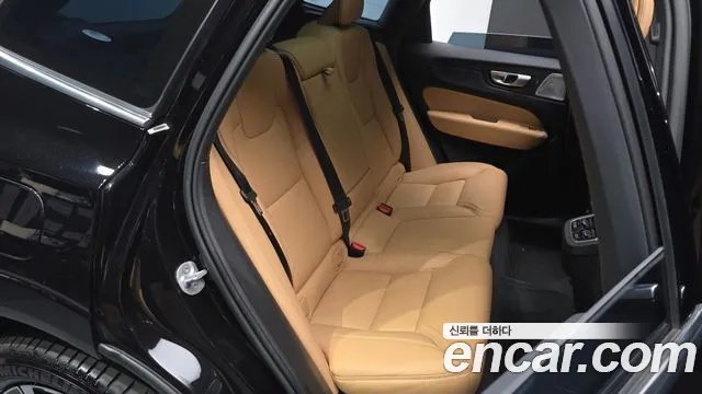 Volvo XC60 2023 thumb 11