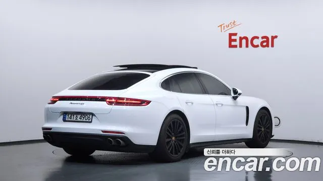 Porsche Panamera 2017 thumb 2