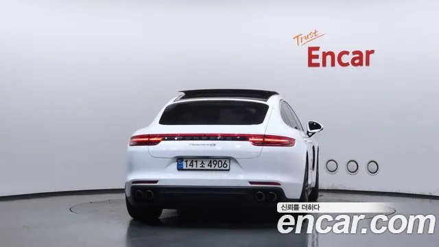 Porsche Panamera 2017 thumb 4