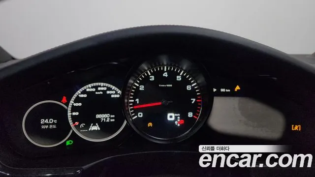 Porsche Panamera 2017 thumb 8
