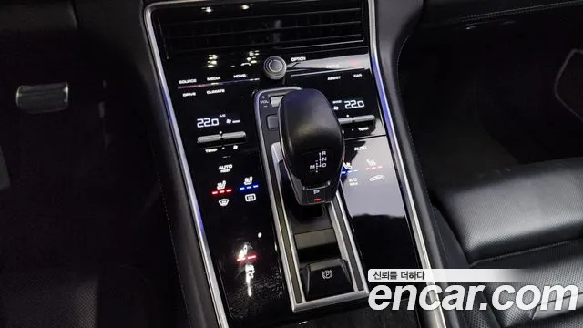 Porsche Panamera 2017 thumb 9