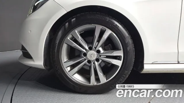 Mercedes-Benz E-Класс 2013 thumb 5