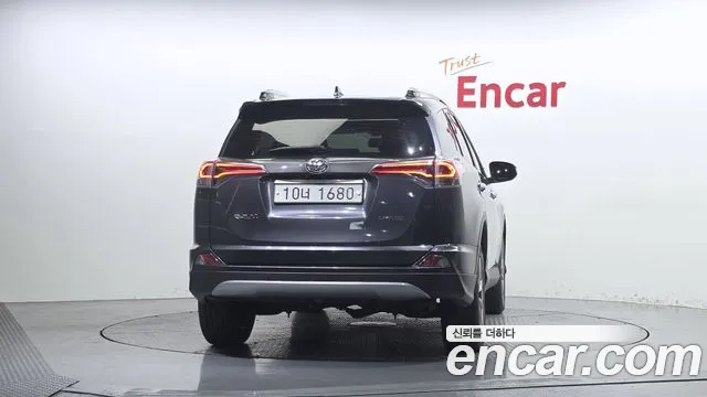 Toyota RAV4 2018 thumb 4