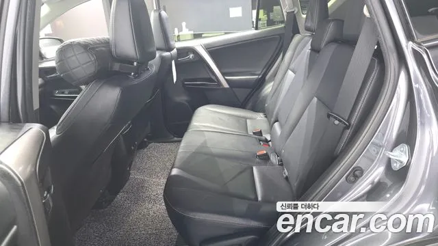 Toyota RAV4 2018 thumb 11