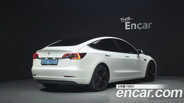 Tesla Model 3 2022 thumb 2