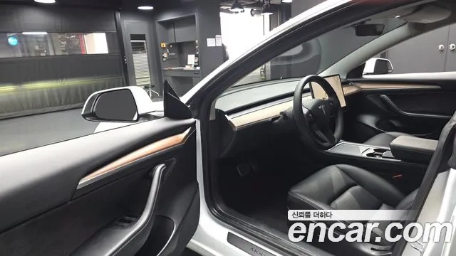 Tesla Model 3 2022 thumb 10