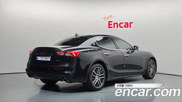 Maserati Ghibli 2019 thumb 2