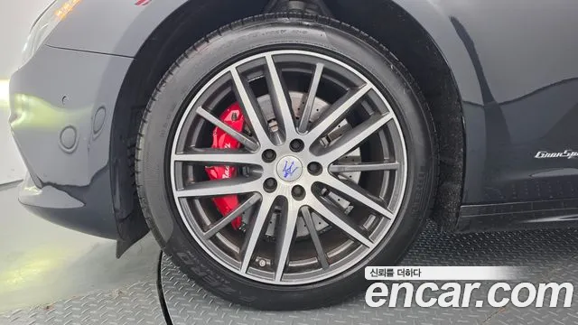 Maserati Ghibli 2019 thumb 5