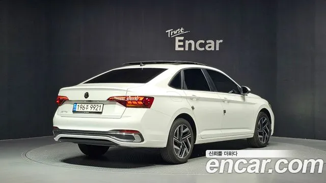 Volkswagen Jetta 2023 thumb 2