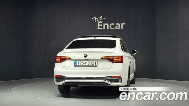Volkswagen Jetta 2023 thumb 4
